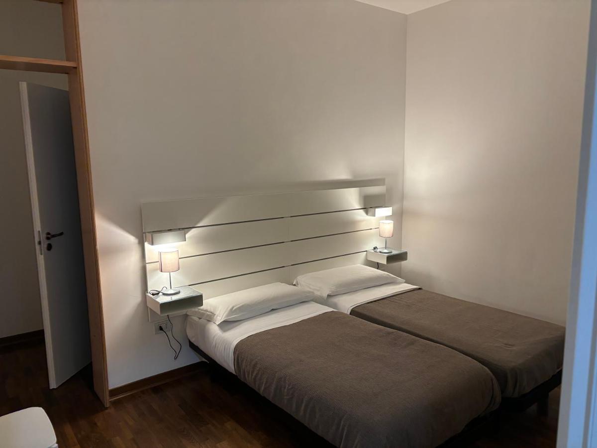 Room & Parking In Centro Citta Con Parcheggio Privato E Wifi Potenza Ngoại thất bức ảnh