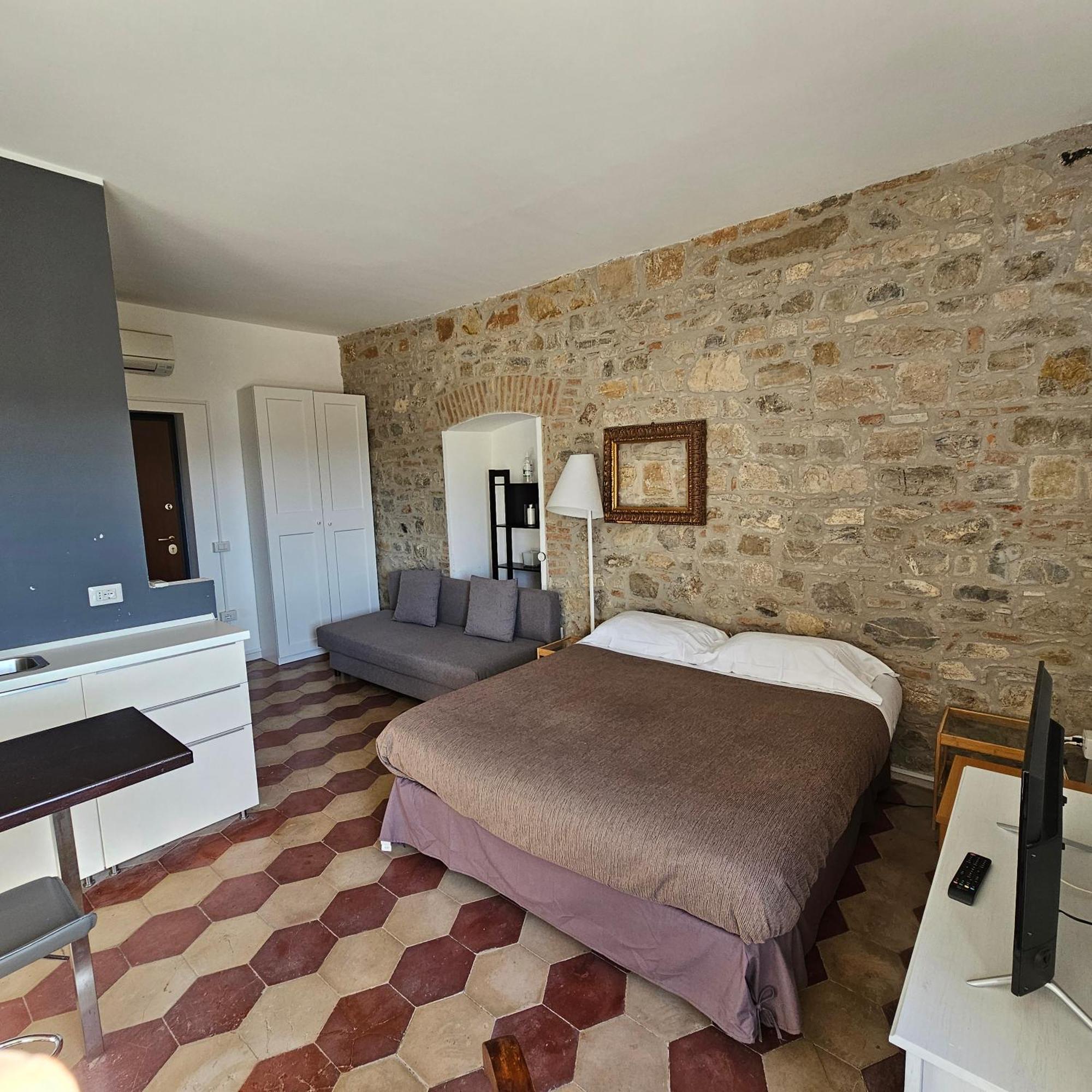 Room & Parking In Centro Citta Con Parcheggio Privato E Wifi Potenza Ngoại thất bức ảnh