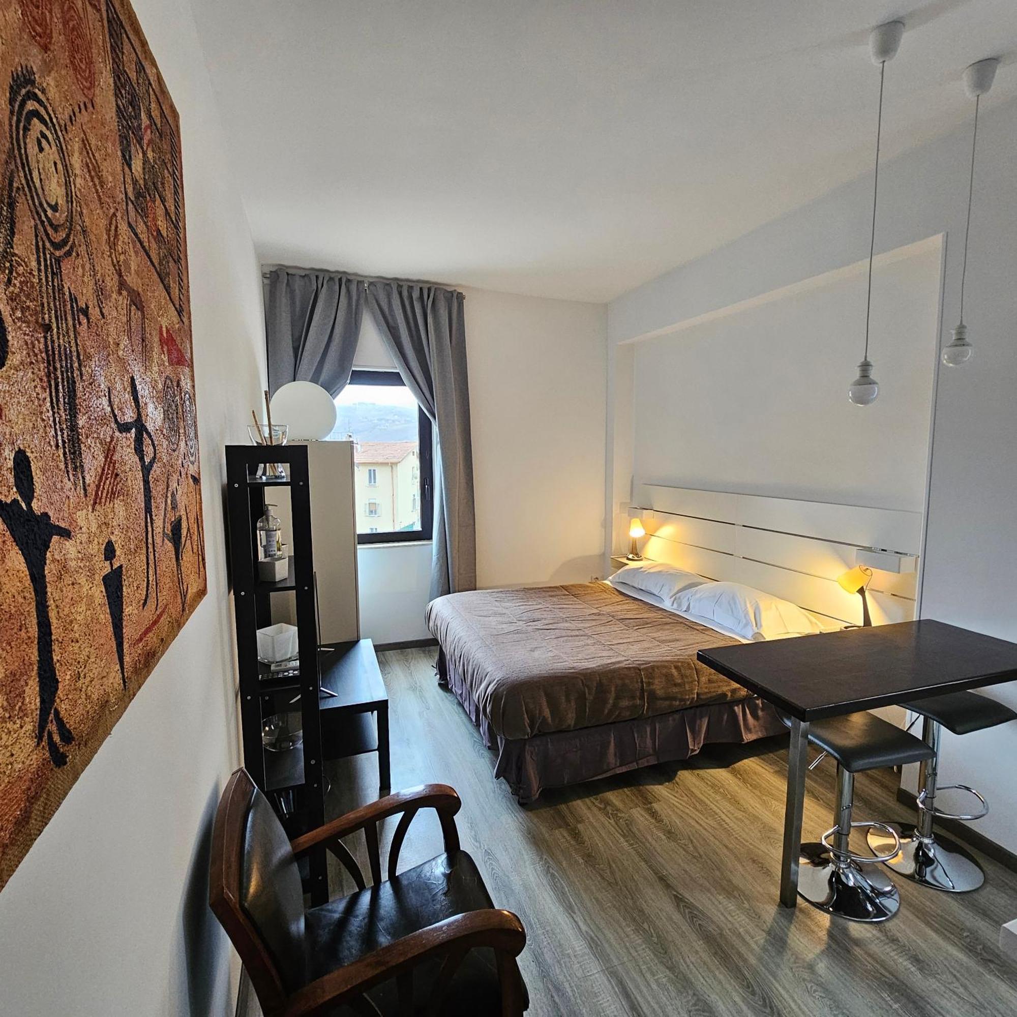 Room & Parking In Centro Citta Con Parcheggio Privato E Wifi Potenza Ngoại thất bức ảnh