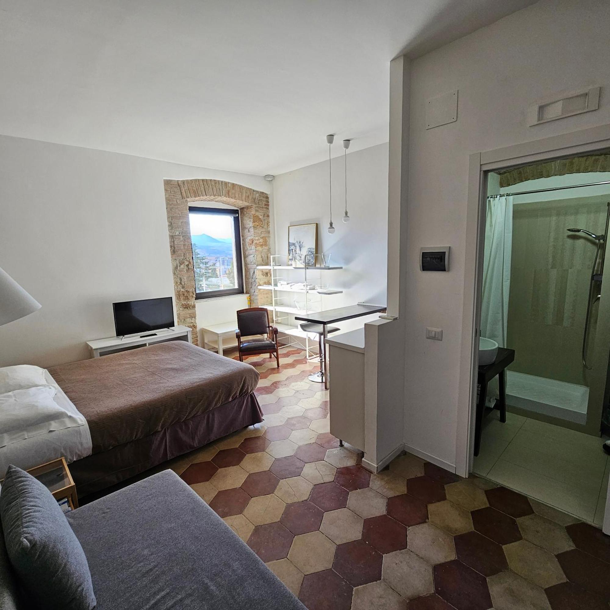 Room & Parking In Centro Citta Con Parcheggio Privato E Wifi Potenza Ngoại thất bức ảnh