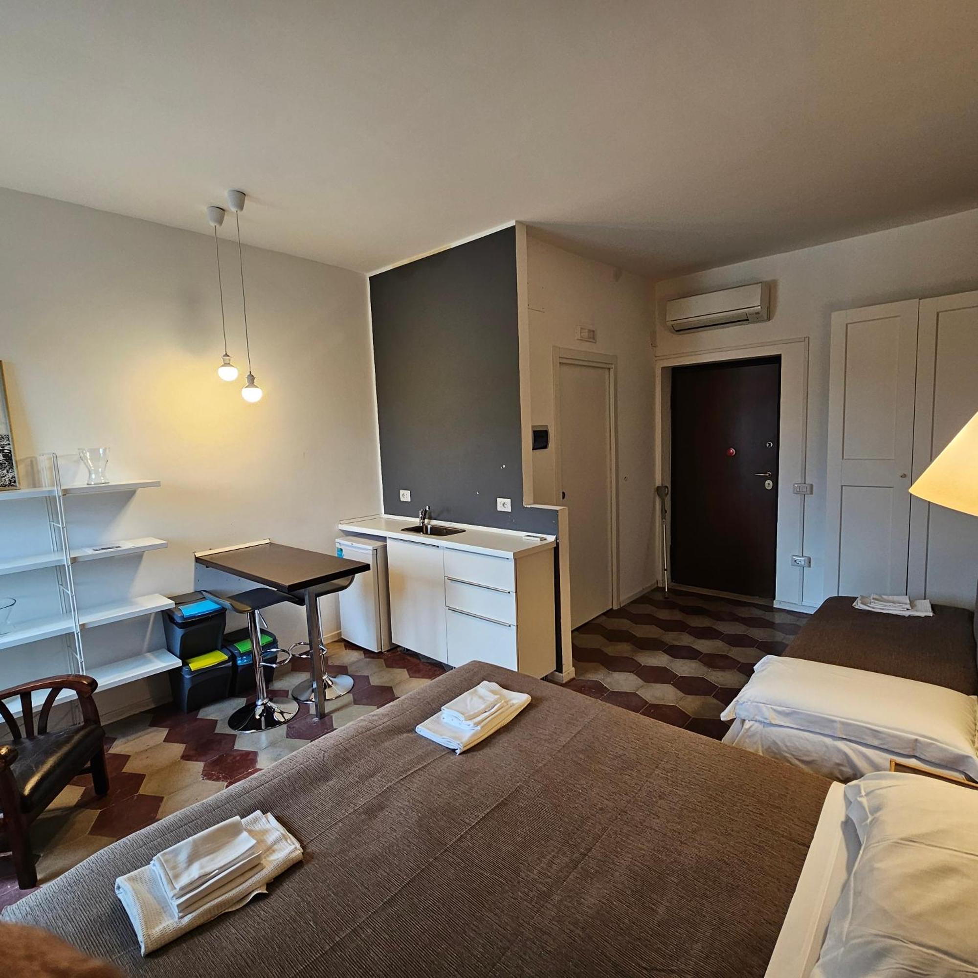 Room & Parking In Centro Citta Con Parcheggio Privato E Wifi Potenza Ngoại thất bức ảnh