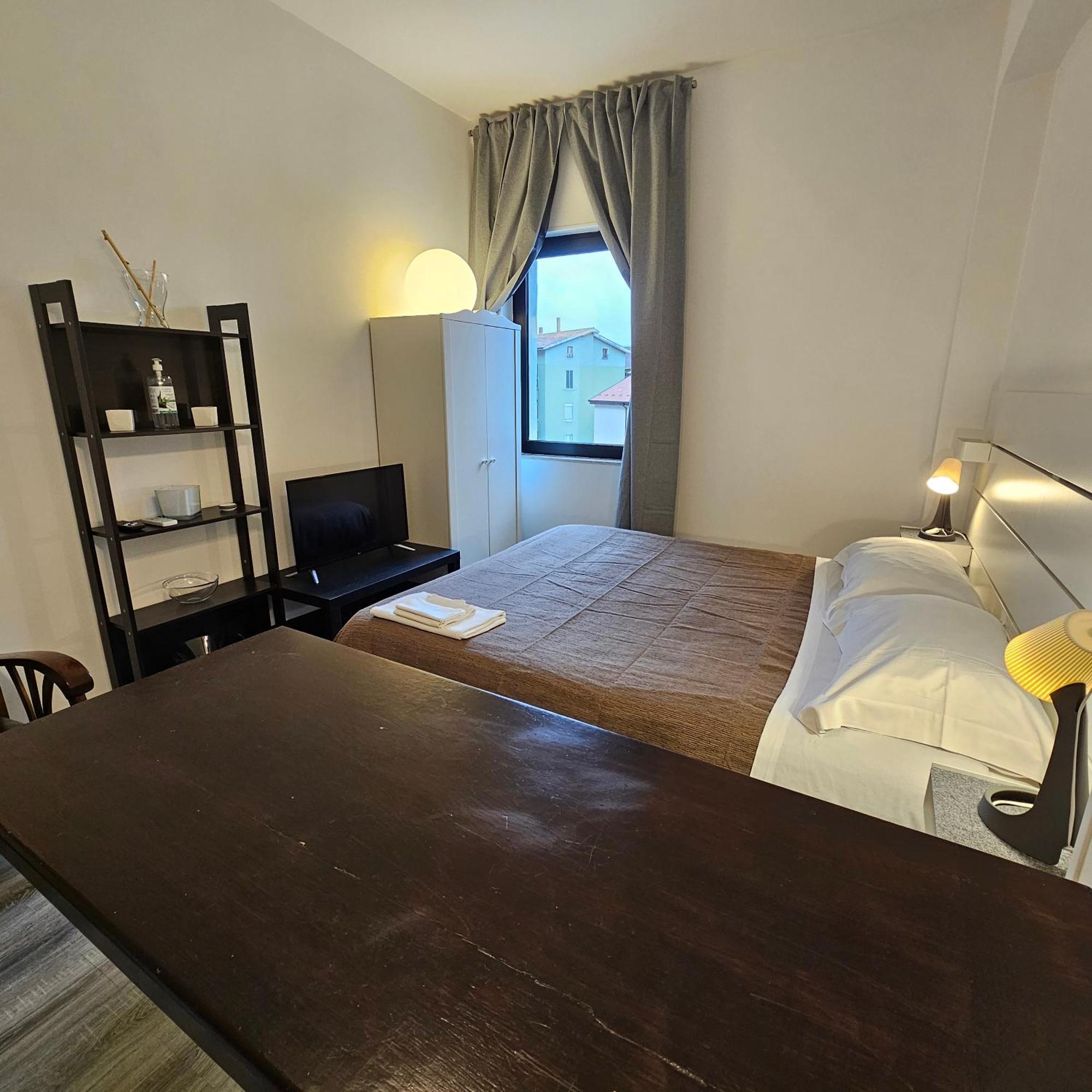Room & Parking In Centro Citta Con Parcheggio Privato E Wifi Potenza Ngoại thất bức ảnh