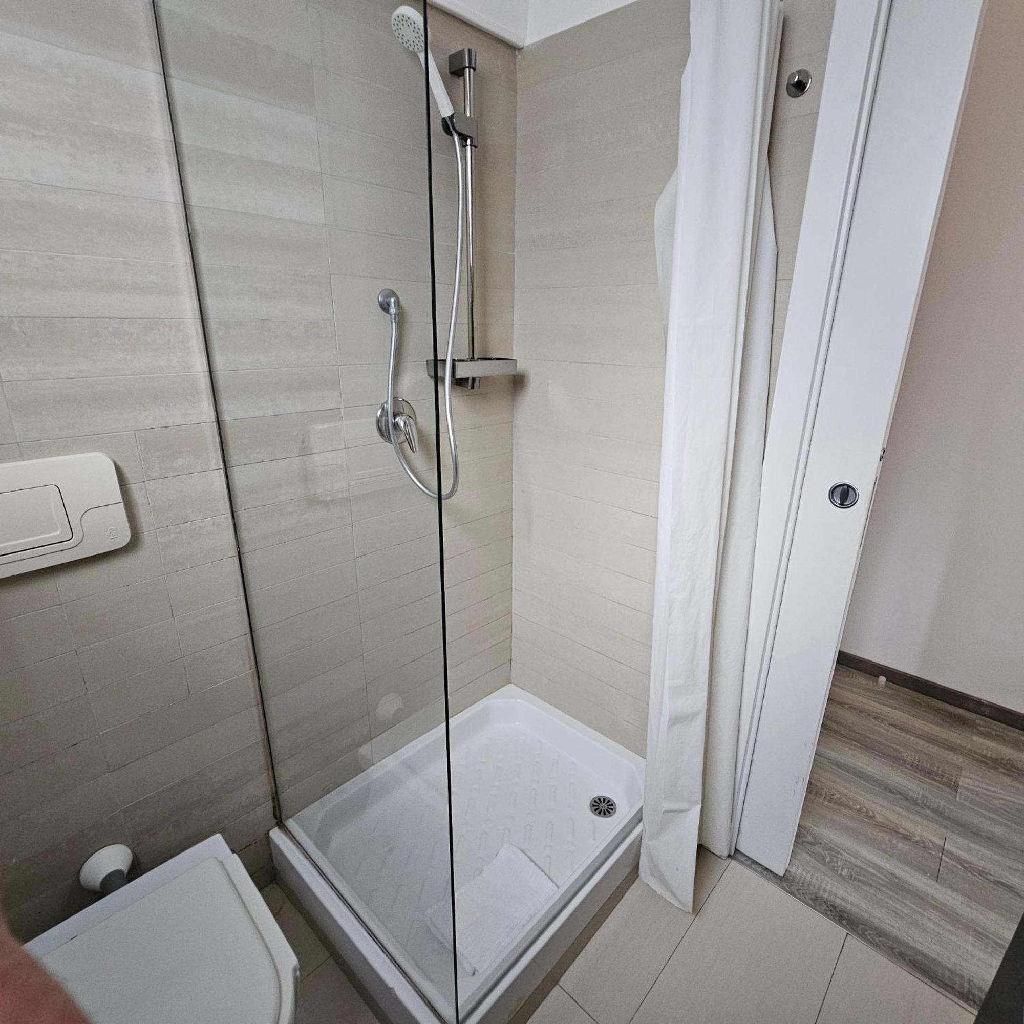Room & Parking In Centro Citta Con Parcheggio Privato E Wifi Potenza Ngoại thất bức ảnh