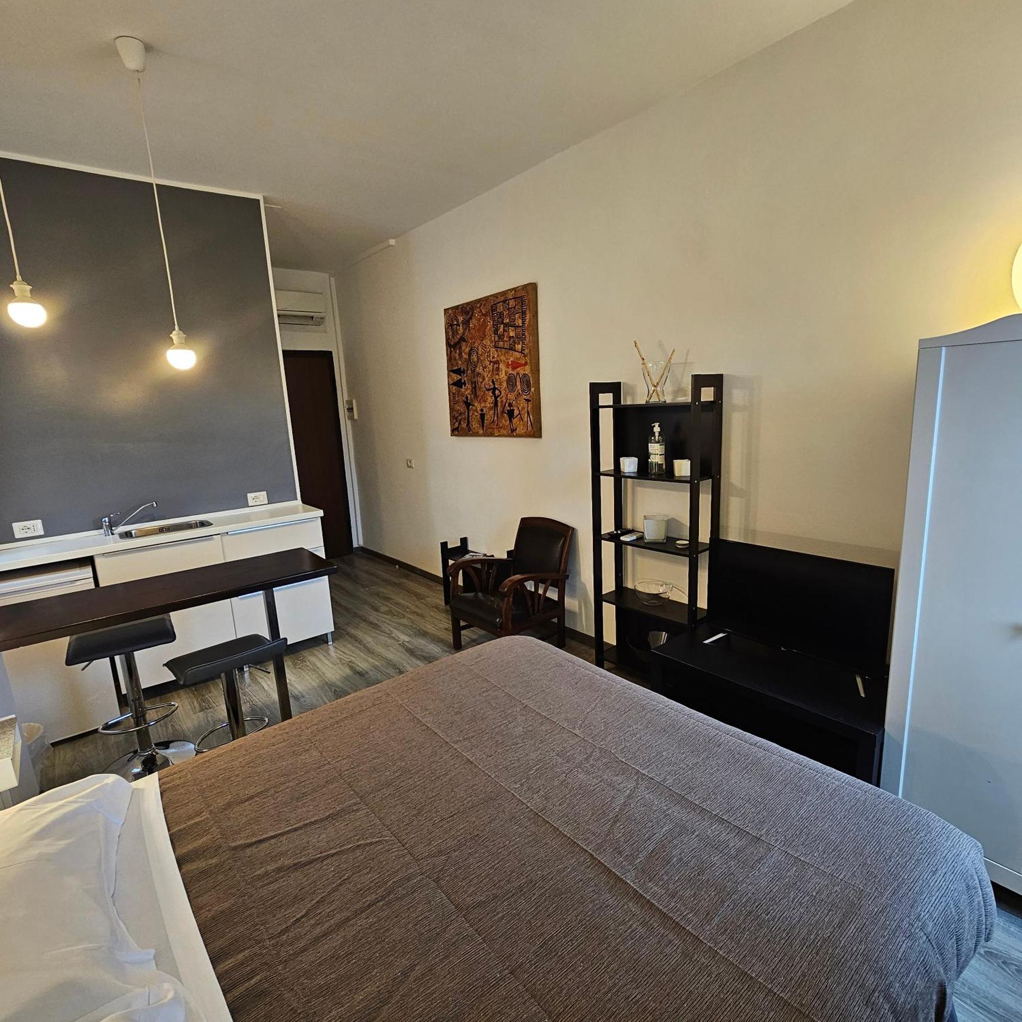 Room & Parking In Centro Citta Con Parcheggio Privato E Wifi Potenza Ngoại thất bức ảnh