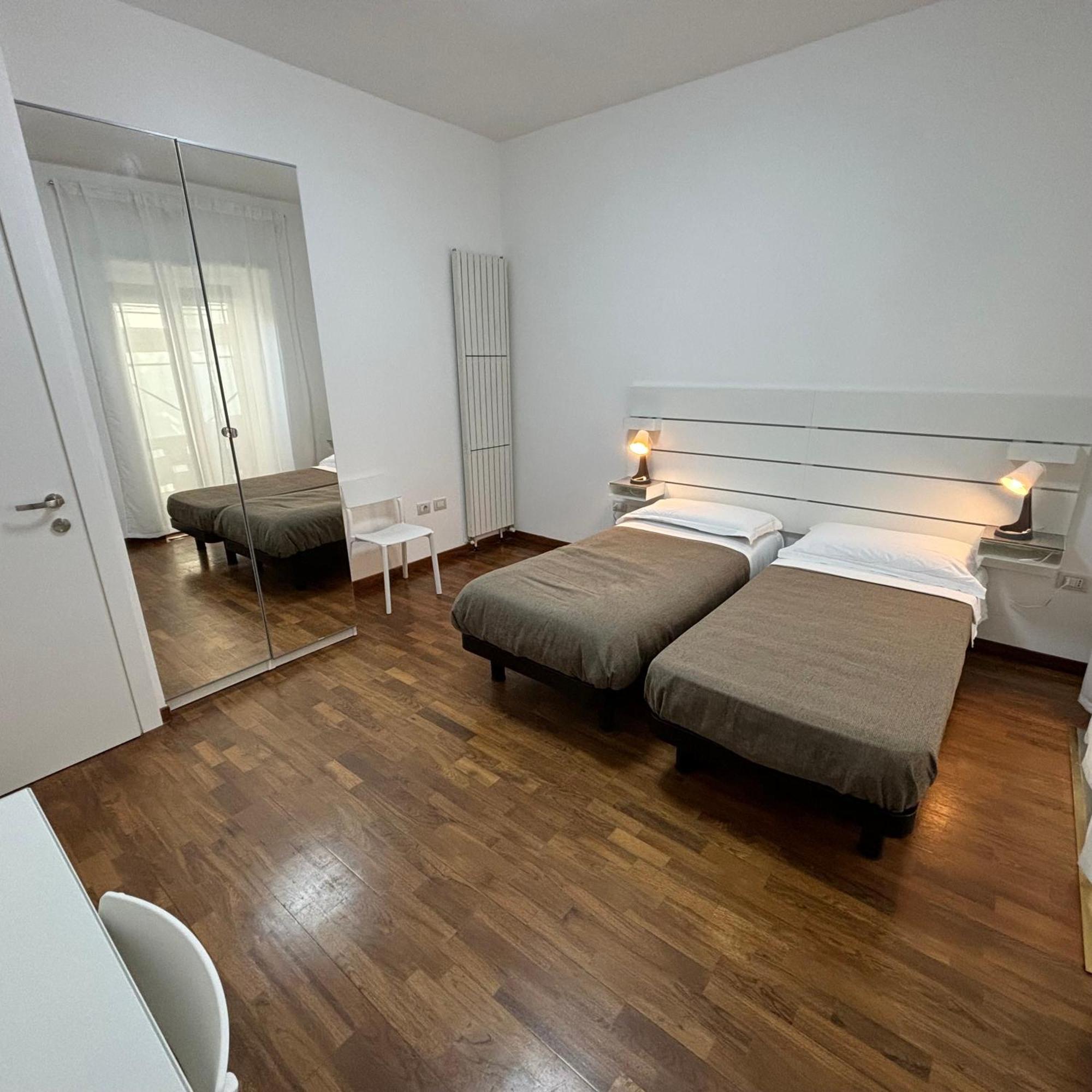 Room & Parking In Centro Citta Con Parcheggio Privato E Wifi Potenza Ngoại thất bức ảnh