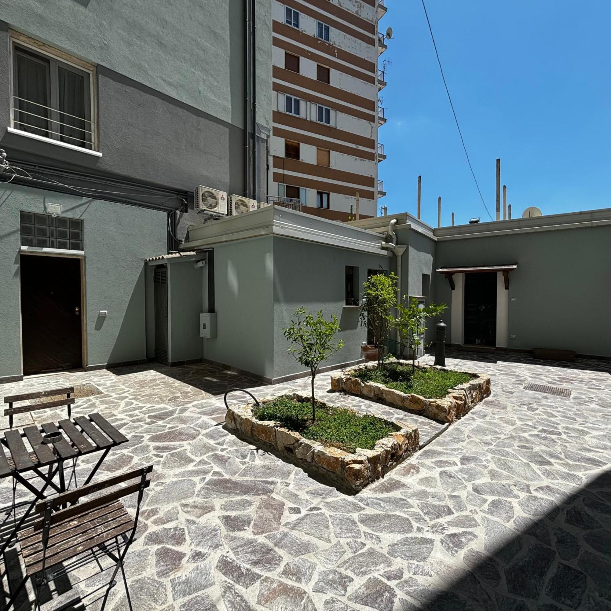 Room & Parking In Centro Citta Con Parcheggio Privato E Wifi Potenza Ngoại thất bức ảnh