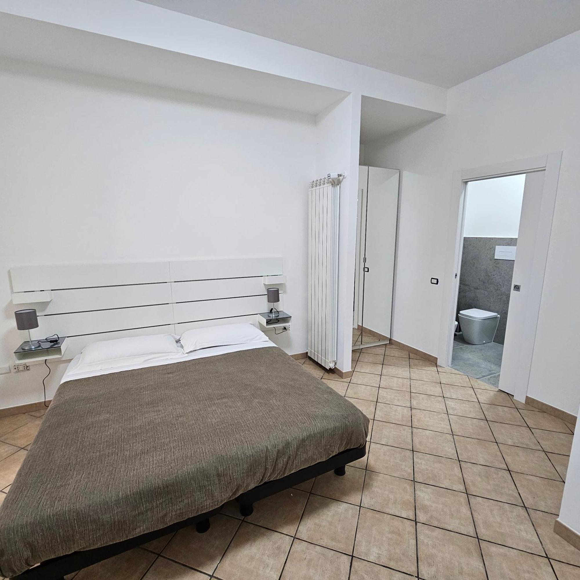 Room & Parking In Centro Citta Con Parcheggio Privato E Wifi Potenza Phòng bức ảnh