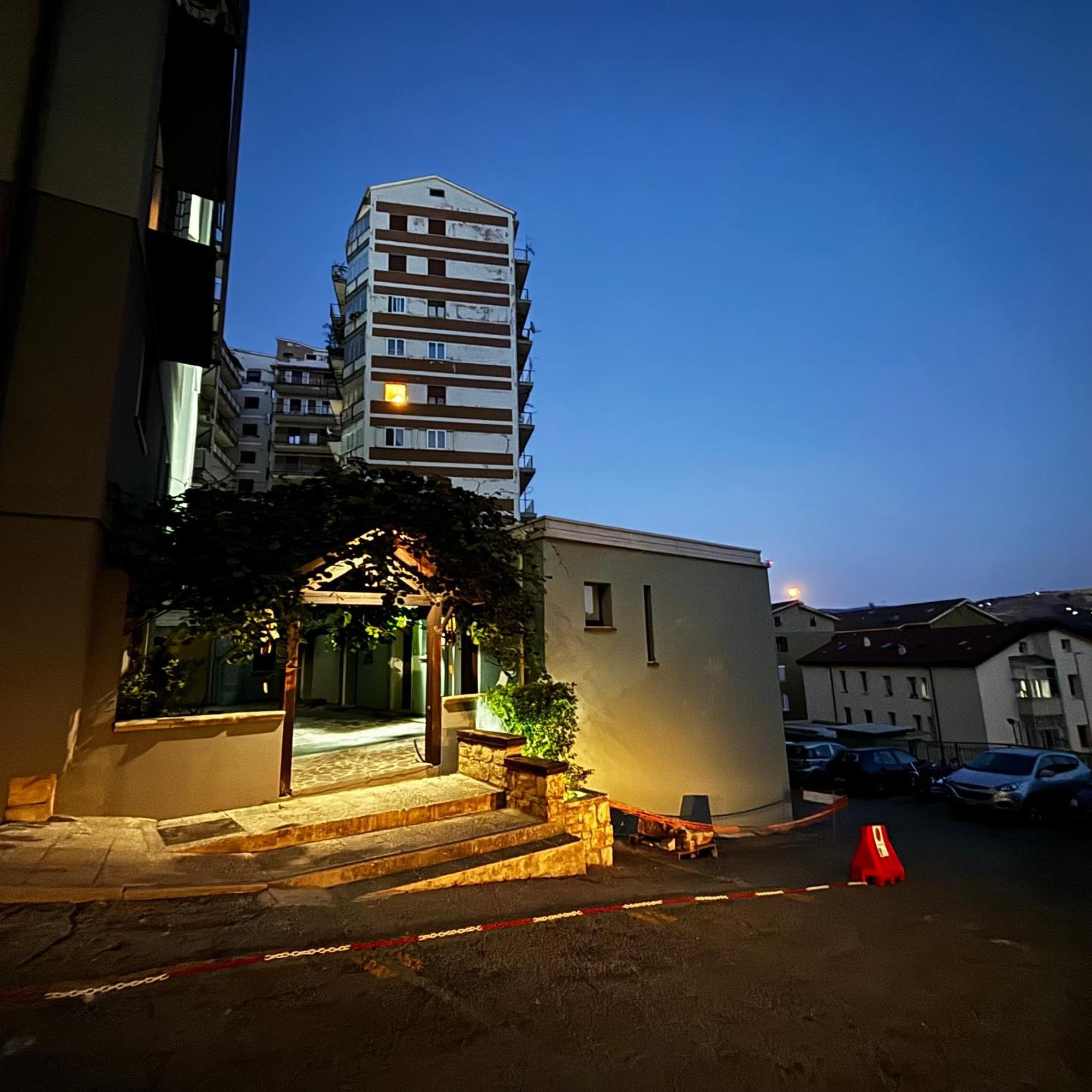 Room & Parking In Centro Citta Con Parcheggio Privato E Wifi Potenza Ngoại thất bức ảnh