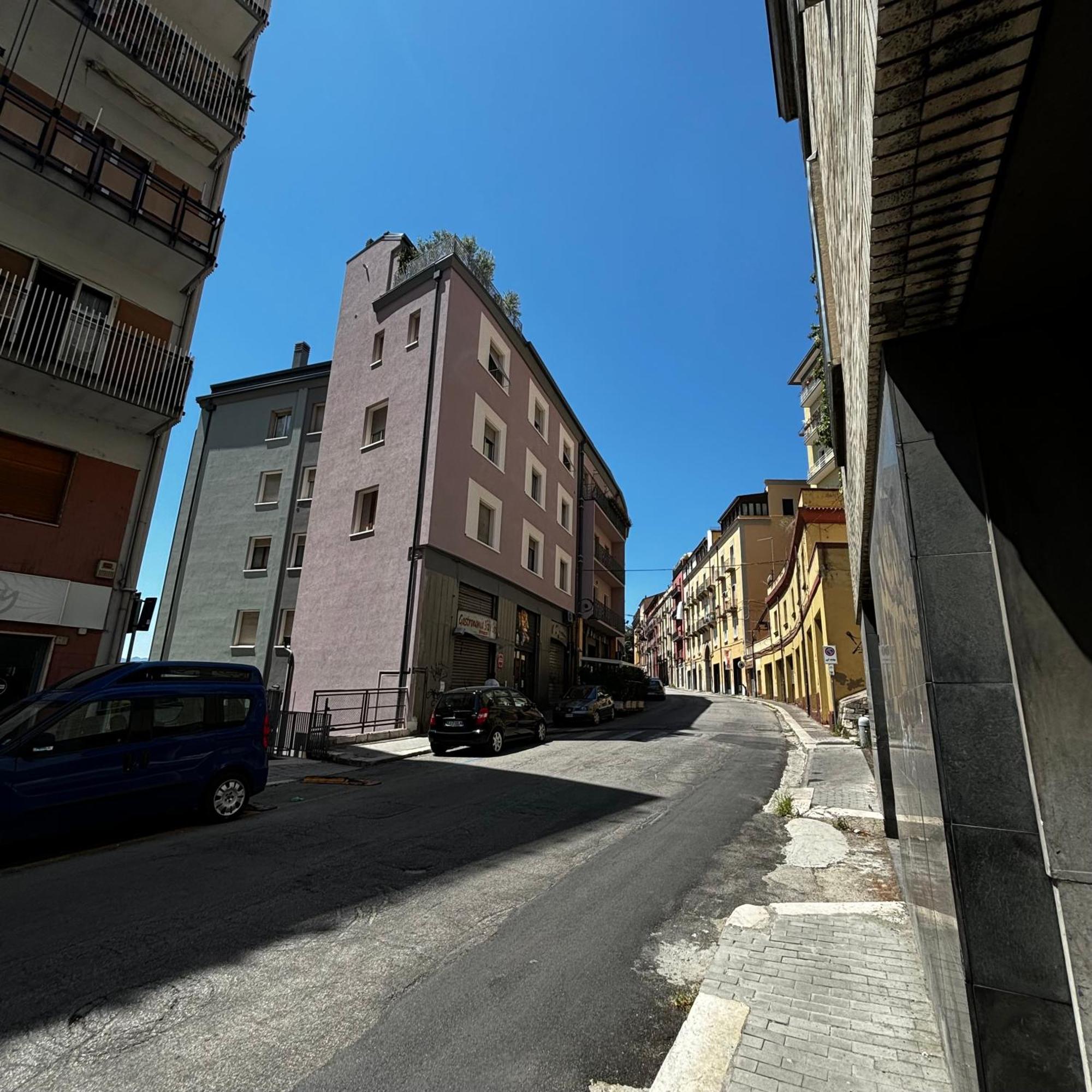 Room & Parking In Centro Citta Con Parcheggio Privato E Wifi Potenza Ngoại thất bức ảnh